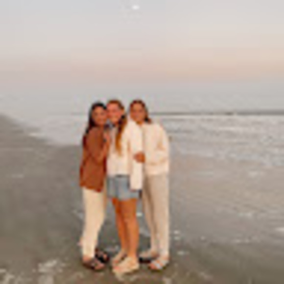 Meet your Posher, Kelli - Picture 1 of 1